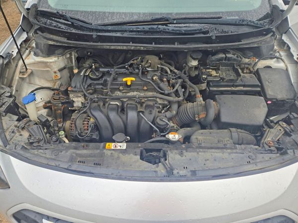 2016 HYUNDAI ELANTRA GL(Middle-low grade) — Engine bay