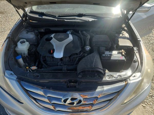 2012 HYUNDAI SONATA — Engine bay