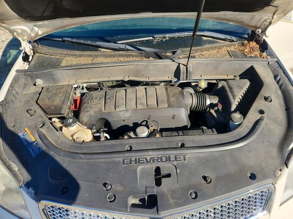 2012 CHEVROLET TRAVERSE LT — Engine bay