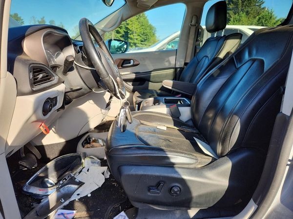 2017 CHRYSLER PACIFICA Touring L Plus — DENT