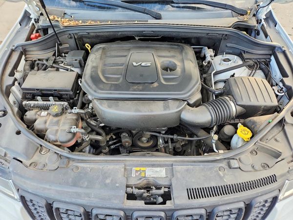 2017 JEEP GRAND CHEROKEE — Engine bay