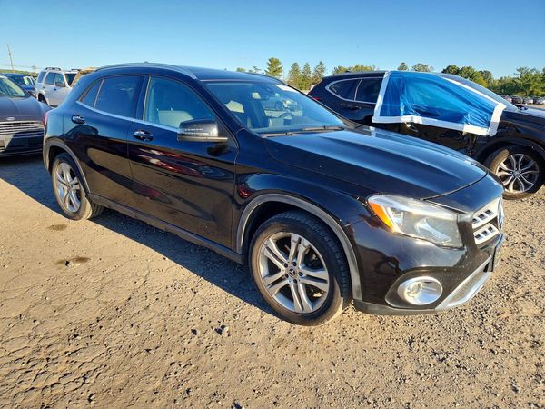2018 MERCEDES-BENZ GLA GLA250-4M — Passenger 3/4