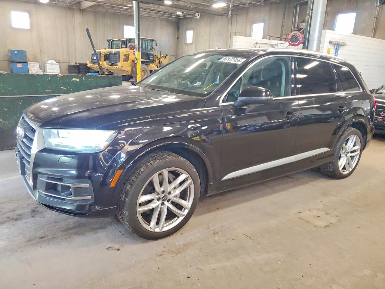 2017 AUDI Q7 quattro Prestige — Front 3/4
