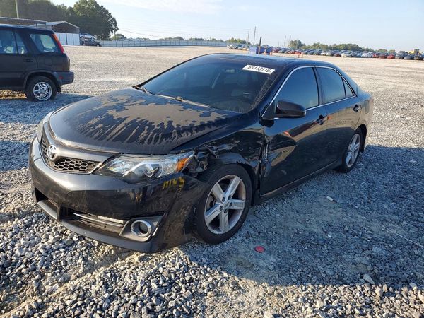 2012 TOYOTA CAMRY — Front 3/4