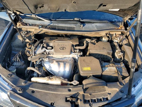 2012 TOYOTA CAMRY — Engine bay