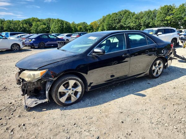 2012 TOYOTA CAMRY — Front 3/4