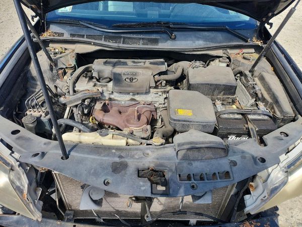 2012 TOYOTA CAMRY — Engine bay