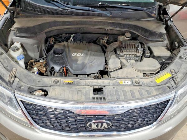 2015 KIA SORENTO GL — Engine bay