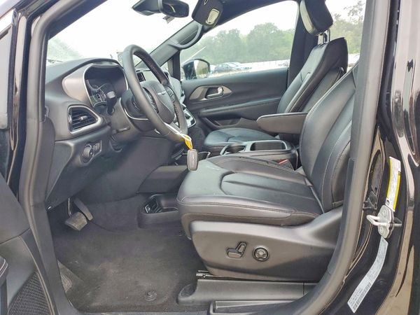 2026 CHRYSLER PACIFICA Select — DENT