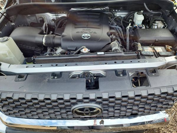 2019 TOYOTA TUNDRA — Engine bay