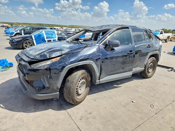 2019 TOYOTA RAV4 — Front 3/4