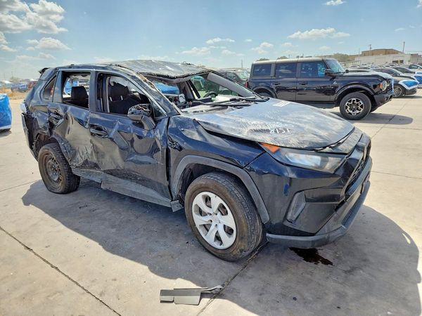 2019 TOYOTA RAV4 — Passenger 3/4