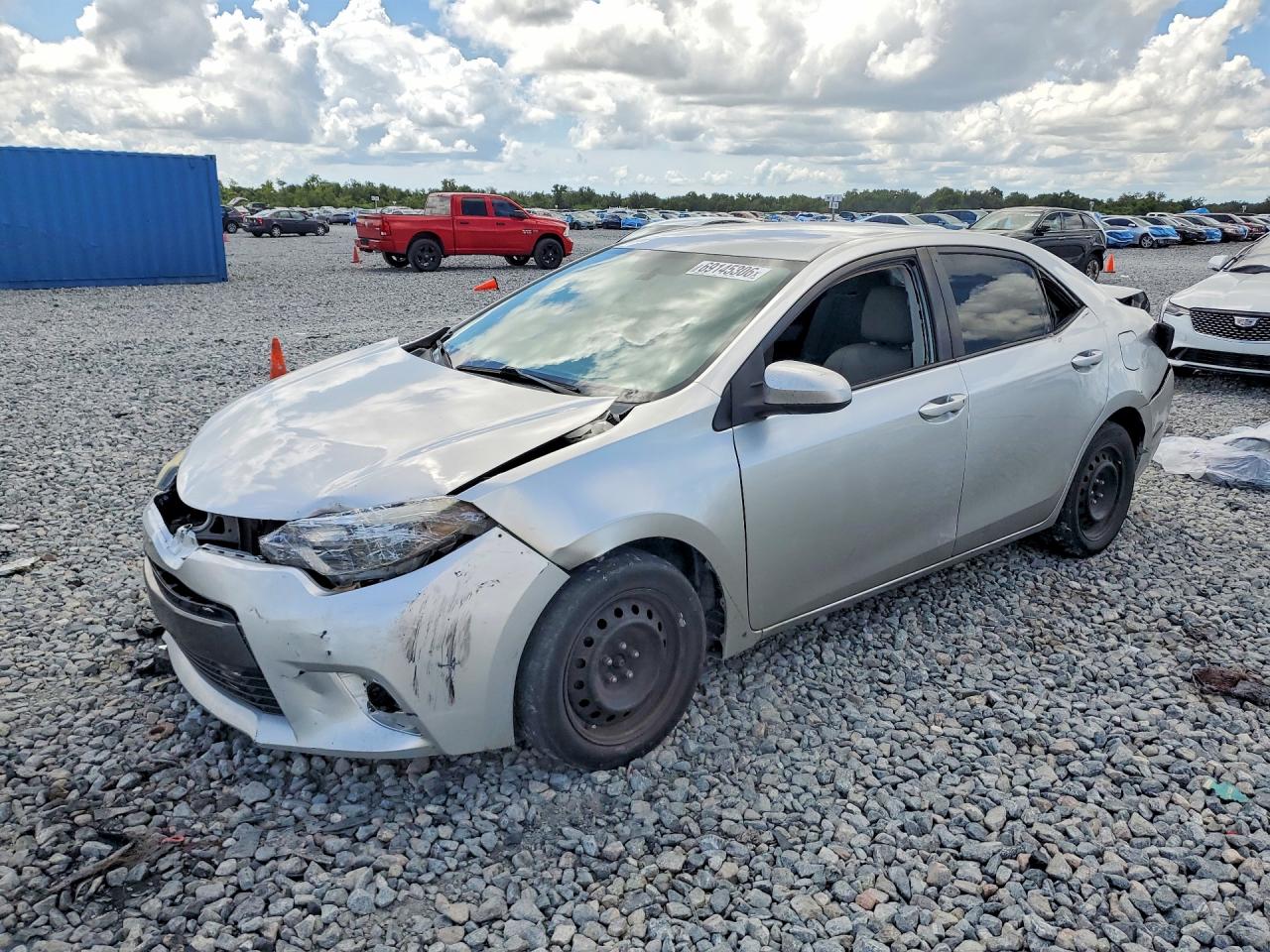 2015 TOYOTA COROLLA — Front 3/4