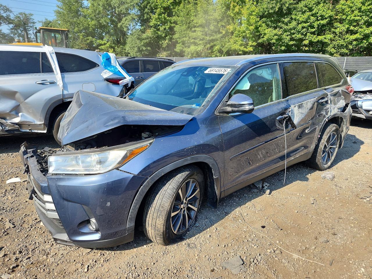 2019 TOYOTA HIGHLANDER SE/XLE — Front 3/4