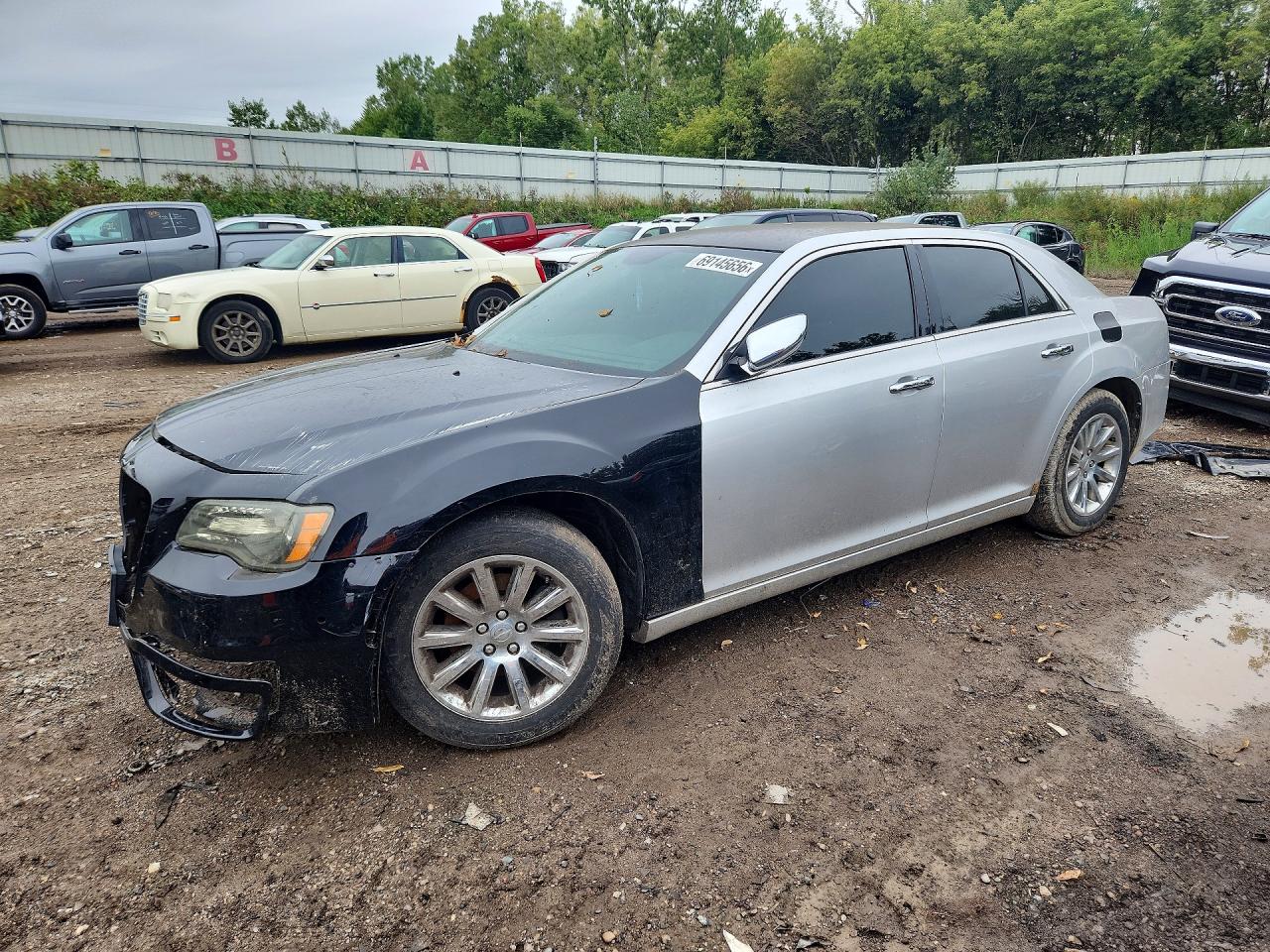 2012 CHRYSLER 300 300C/Limited — Front 3/4