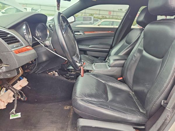 2012 CHRYSLER 300 300C/Limited — DENT