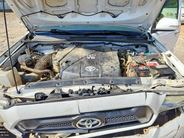 2013 TOYOTA TACOMA Delux — Engine bay