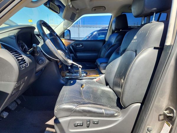 2014 INFINITI QX80 — DENT