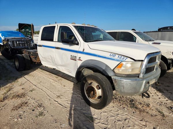 2015 RAM 4500 CREW CAB CHASSIS