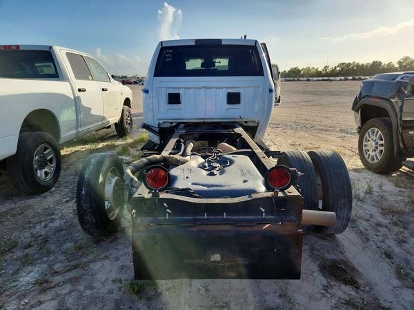 2015 RAM 4500 CREW CAB CHASSIS