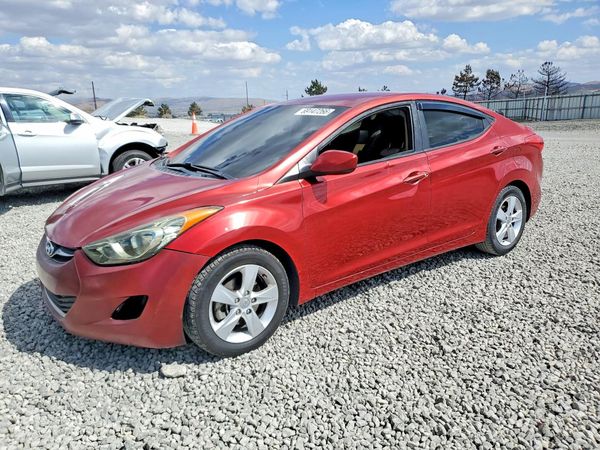 2013 HYUNDAI ELANTRA — Front 3/4