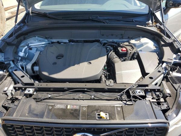 2025 VOLVO XC60 — Engine bay