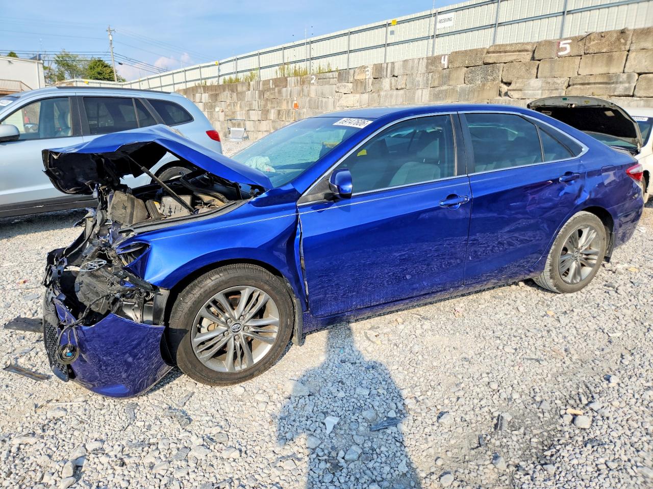 2016 TOYOTA CAMRY — Front 3/4