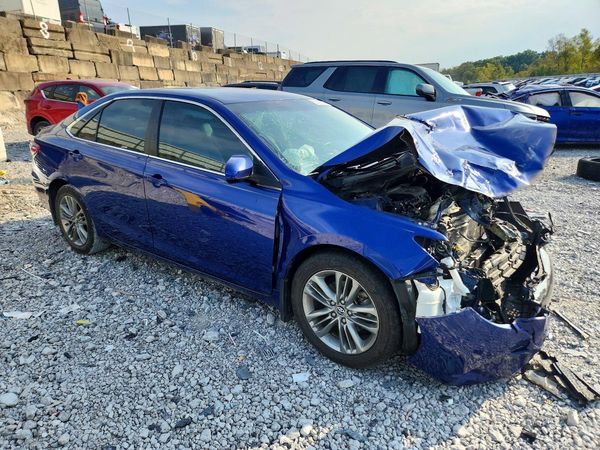 2016 TOYOTA CAMRY — Passenger 3/4