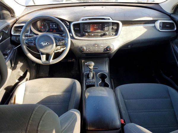 2016 KIA SORENTO L / LX