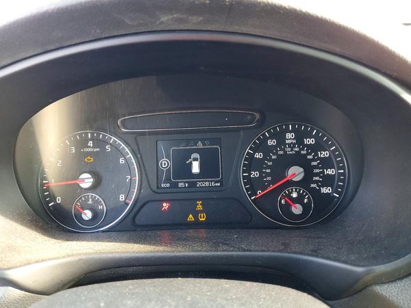 2016 KIA SORENTO L / LX