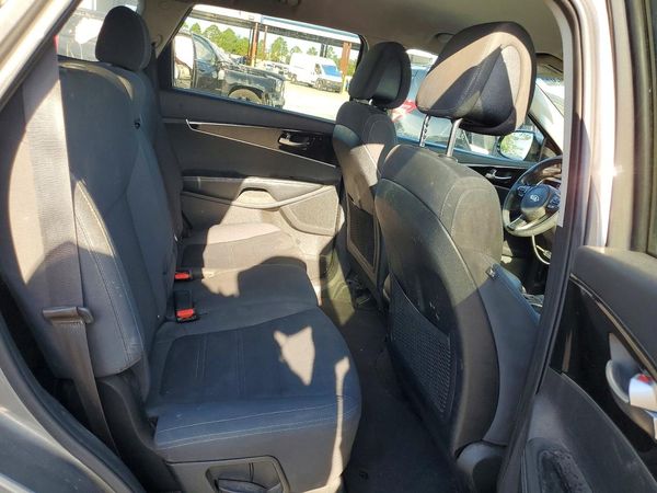 2016 KIA SORENTO L / LX