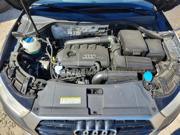 2016 AUDI Q3 — Engine bay