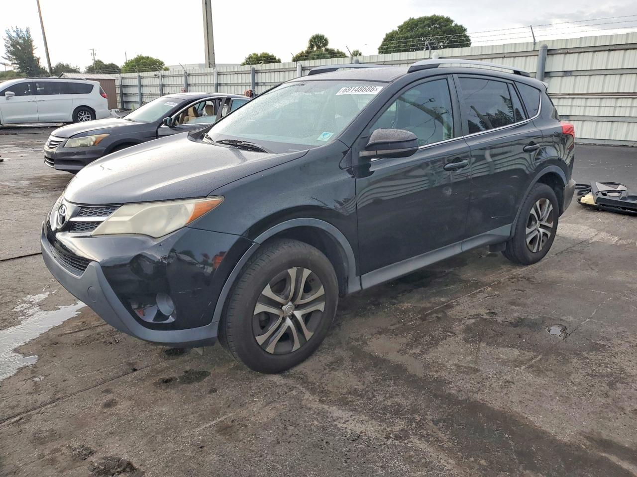 2015 TOYOTA RAV4 — Front 3/4
