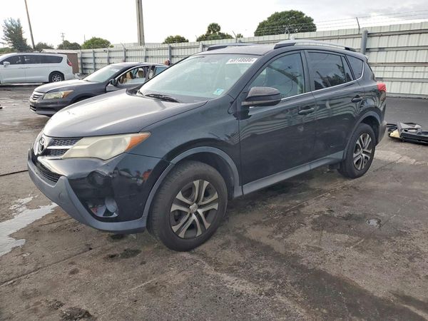 2015 TOYOTA RAV4 — Front 3/4