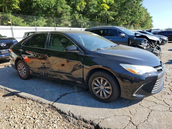 2015 TOYOTA CAMRY — Passenger 3/4