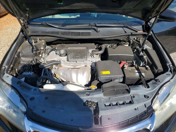 2015 TOYOTA CAMRY — Engine bay