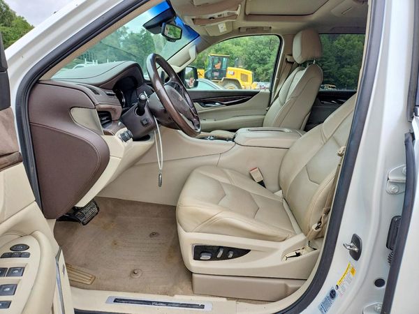 2016 CADILLAC ESCALADE ESV Luxury — DENT