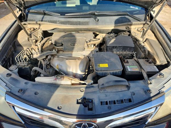 2013 TOYOTA CAMRY — Engine bay