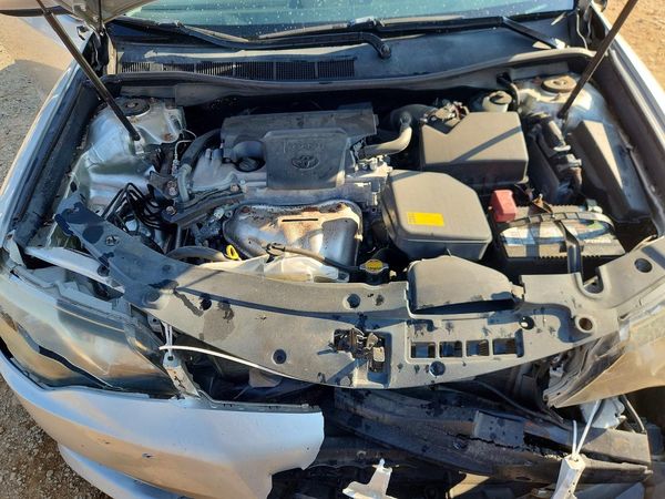 2012 TOYOTA CAMRY — Engine bay