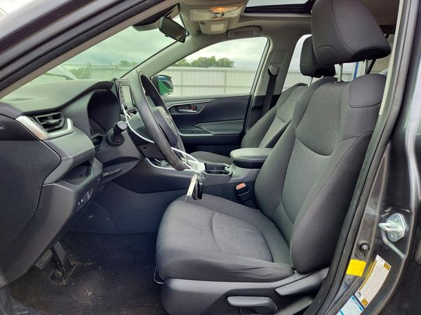 2019 TOYOTA RAV4 XLE / XLE Premium 4WD — DENT