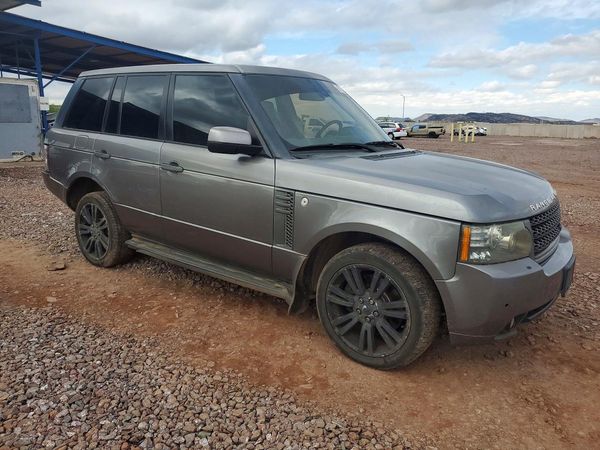 2012 LAND ROVER RANGEROVER HSE w/Luxury Pack — Passenger 3/4