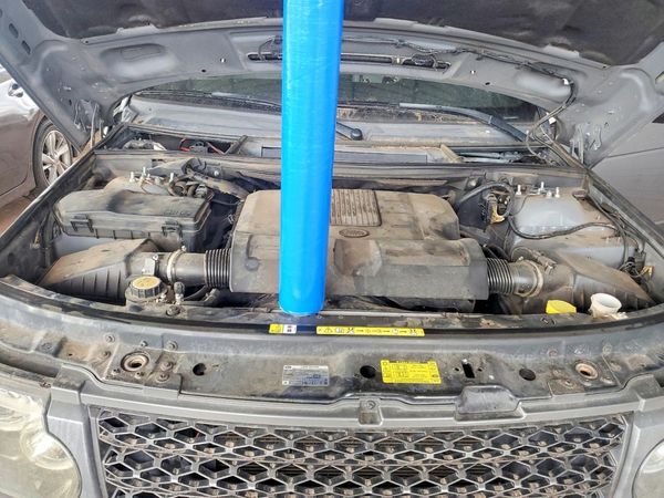 2012 LAND ROVER RANGEROVER HSE w/Luxury Pack — Engine bay