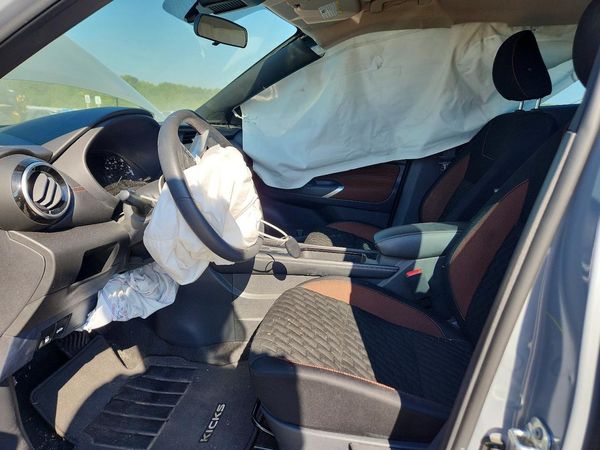 2022 NISSAN KICKS — DENT