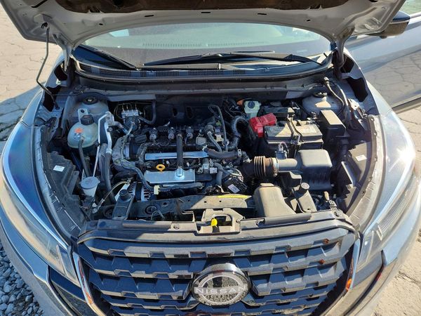 2022 NISSAN KICKS — Engine bay