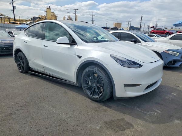 2021 TESLA MODEL Y — Passenger 3/4