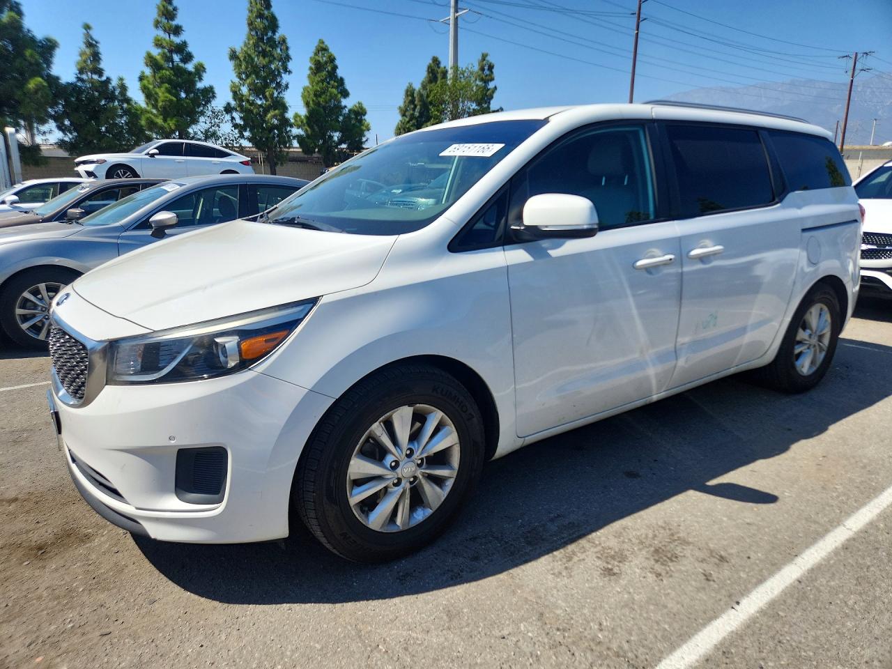2017 KIA SEDONA LX — Front 3/4