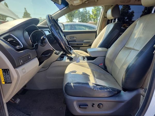 2017 KIA SEDONA LX — DENT