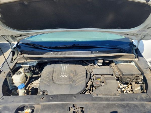 2017 KIA SEDONA LX — Engine bay