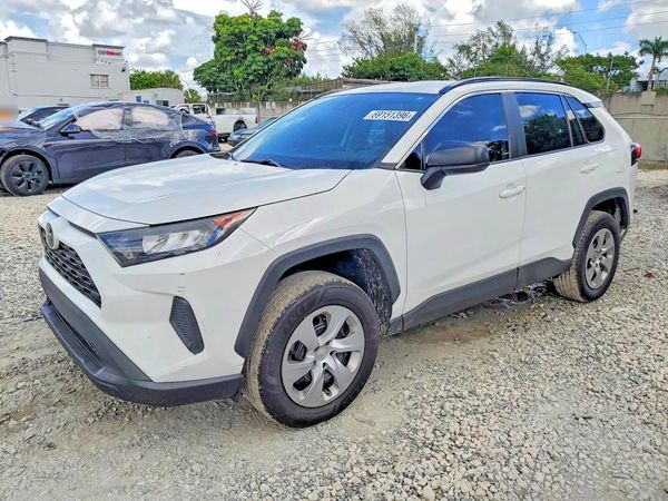 2021 TOYOTA RAV4 — Front 3/4