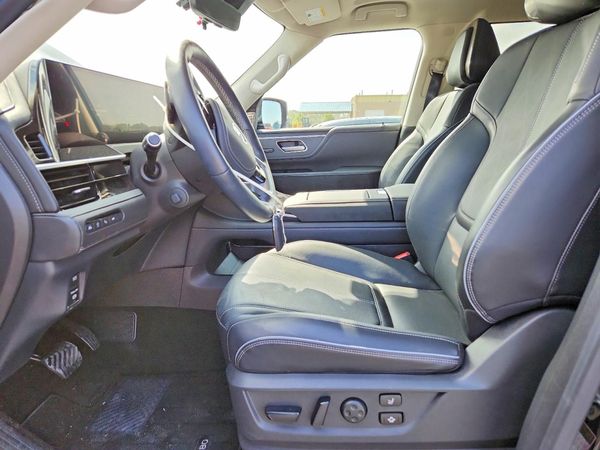 2025 INFINITI QX80 — DENT